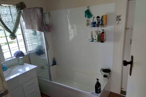 Photo of property in 97 Beach Road, Mellons Bay, Auckland, 2014