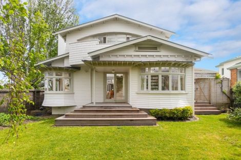 Photo of property in 2 Lynch Street, Point Chevalier, Auckland, 1022