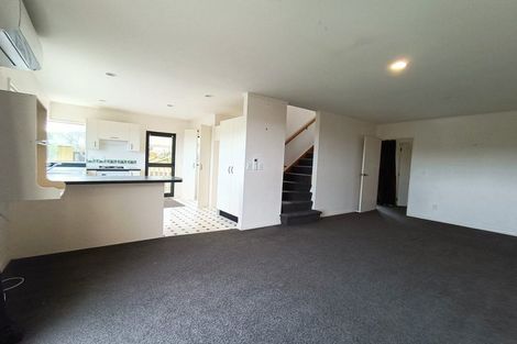 Photo of property in 21 Ladbrooke Drive, Newlands, Wellington, 6037