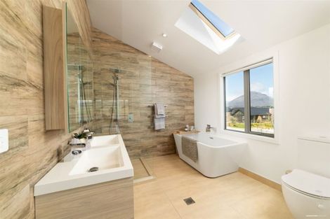 Photo of property in 6 Polperro Court, Jacks Point, Queenstown, 9371