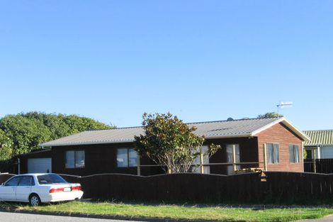 Photo of property in 105 Queens Road, Waikanae Beach, Waikanae, 5036
