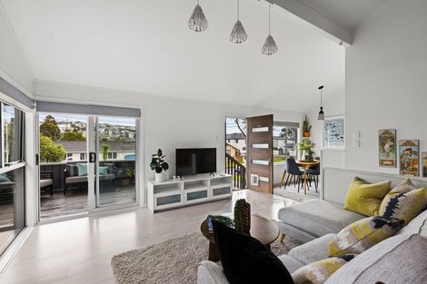 Photo of property in 2/30a Glenvar Road, Torbay, Auckland, 0630