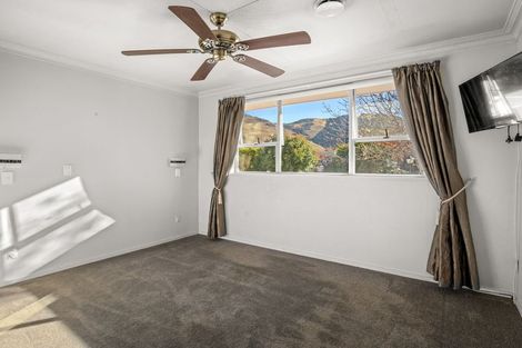 Photo of property in 7 Ormaglade Place, Millers Flat, Roxburgh, 9572