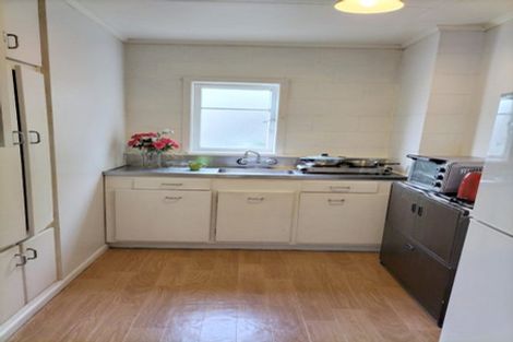 Photo of property in 1/27 Parr Terrace, Castor Bay, Auckland, 0620