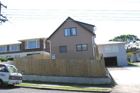Photo of property in 14 Sheridan Drive, New Lynn, Auckland, 0600