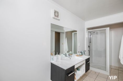 Photo of property in 44 Colchester Crescent, Newlands, Wellington, 6037