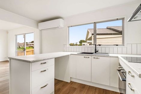 Photo of property in 1/24 Solveig Place, Randwick Park, Auckland, 2105