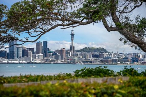 Photo of property in 2/81 Sylvan Avenue, Northcote, Auckland, 0627