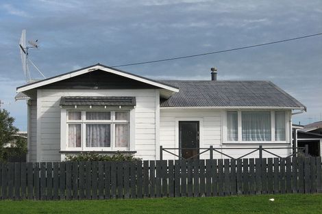Photo of property in 1b Mosston Road, Castlecliff, Whanganui, 4501