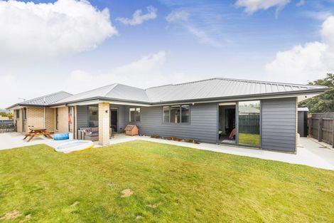 Photo of property in 3 Rangeview Drive, Kelvin Grove, Palmerston North, 4414