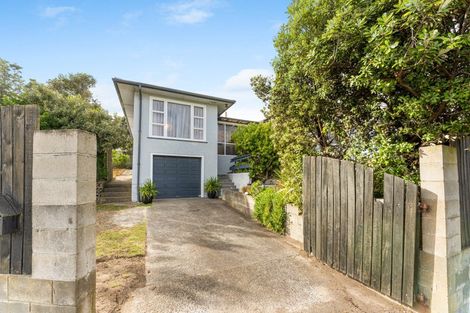 Photo of property in 6 Tainui Street, Castlecliff, Whanganui, 4501