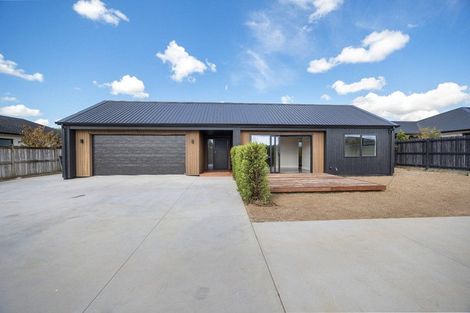 Photo of property in 23 Robert Might Road, Kumeu, 0810