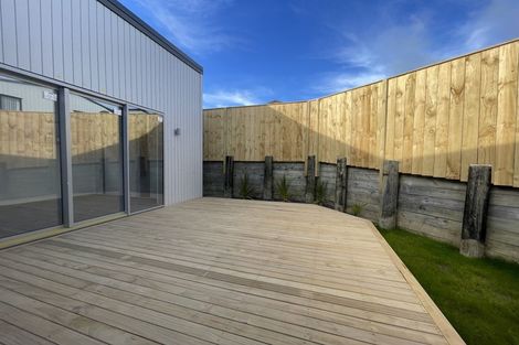 Photo of property in 11 Mata Road, Massey, Auckland, 0614