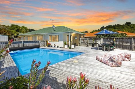 Photo of property in 8 Carlow Grove, Birchville, Upper Hutt, 5018