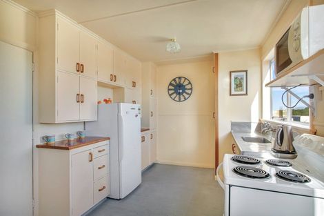 Photo of property in 19 Marine Parade South, Foxton Beach, Foxton, 4815