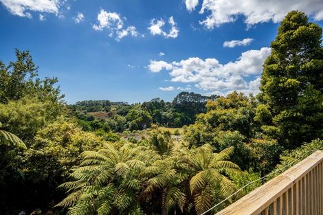 Photo of property in 13 Lindaver Grove, Merrilands, New Plymouth, 4312
