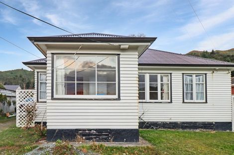 Photo of property in 11 Toomath Street, Naenae, Lower Hutt, 5011