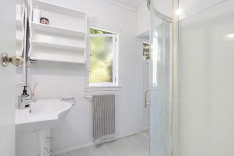 Photo of property in 184 Atkinson Road, Titirangi, Auckland, 0604