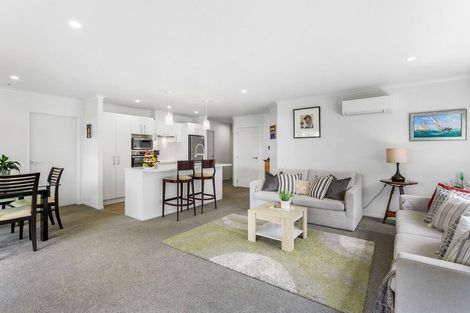 Photo of property in 10 Waitaha Close, Orewa, 0931