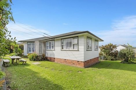 Photo of property in 27 Litten Road, Cockle Bay, Auckland, 2014
