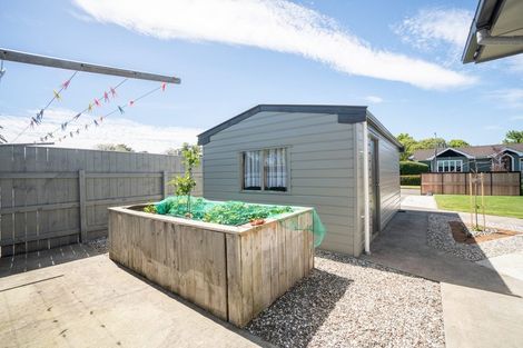 Photo of property in 2 Chester Crescent, West End, Palmerston North, 4410