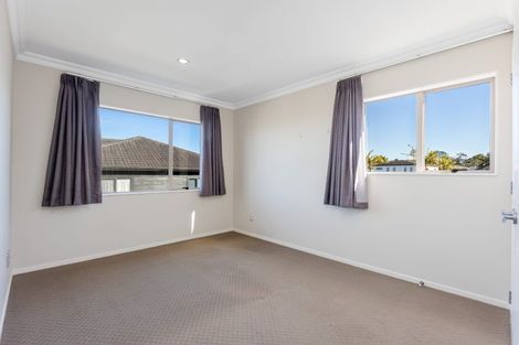 Photo of property in 11 Tekapo Rise, Fairview Heights, Auckland, 0632