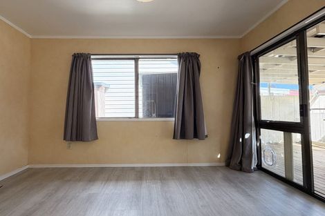 Photo of property in 33 Hutchinsons Road, Bucklands Beach, Auckland, 2014