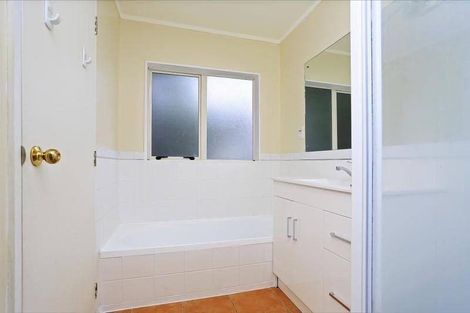 Photo of property in 2 Kelman Road, Kelston, Auckland, 0602