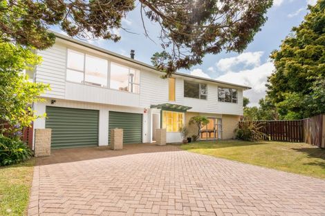 Photo of property in 1 Peterhouse Street, Tawa, Wellington, 5028