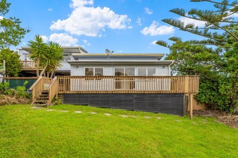 Photo of property in 2a Holiday Road, Stanmore Bay, Whangaparaoa, 0932
