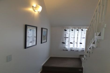 Photo of property in 8a Aplin Place, Birkdale, Auckland, 0626