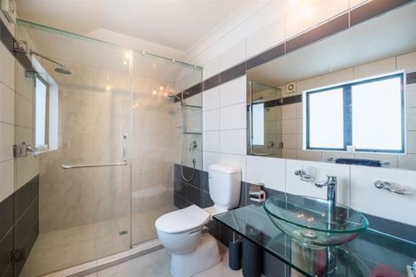 Photo of property in 34a Seaview Road, Castor Bay, Auckland, 0620