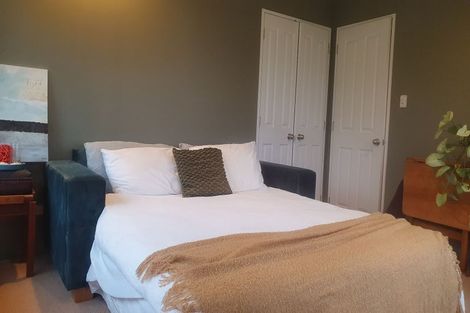 Photo of property in 10 Longbush Road, Te Atatu Peninsula, Auckland, 0610