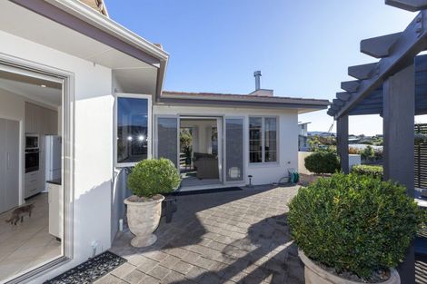 Photo of property in 136 Renown Road, Raumati South, Paraparaumu, 5032