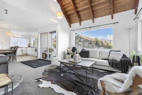 Photo of property in 17 Arawata Terrace, Fernhill, Queenstown, 9300