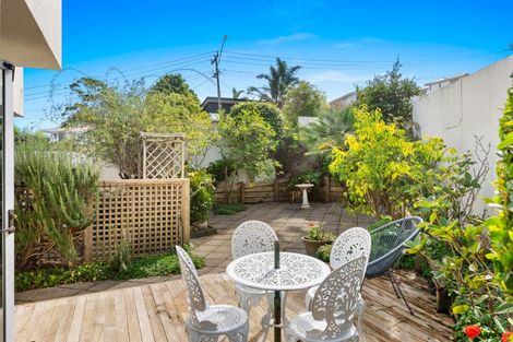 Photo of property in 2/51 Prospect Terrace, Milford, Auckland, 0620