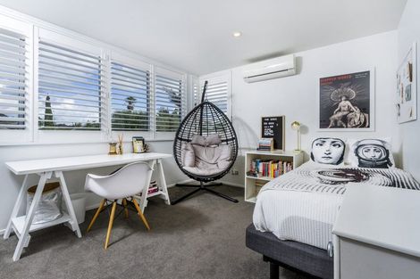 Photo of property in 28 Muritai Road, Milford, Auckland, 0620