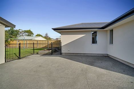 Photo of property in 104 Wainoni Road, Avondale, Christchurch, 8061