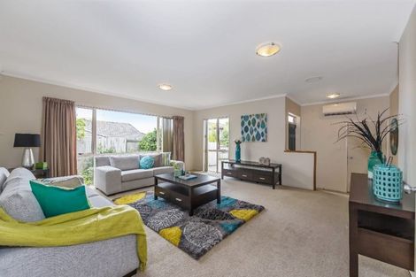 Photo of property in 5 Saltwood Street, Red Beach, 0932