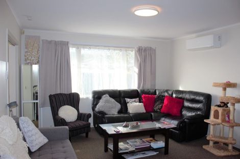 Photo of property in 90 Matipo Road, Te Atatu Peninsula, Auckland, 0610
