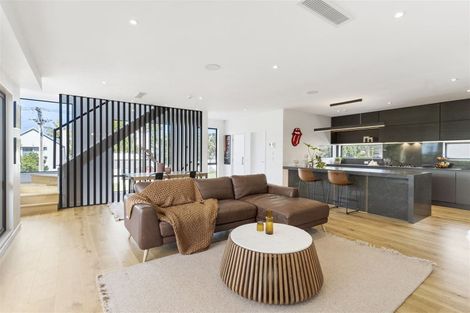 Photo of property in 5a Pierce Road, Milford, Auckland, 0620