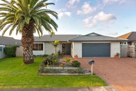 Photo of property in 32 Bob Charles Drive, Golflands, Auckland, 2013