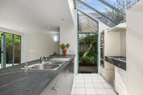 Photo of property in 2 Moata Place, Devonport, Auckland, 0624