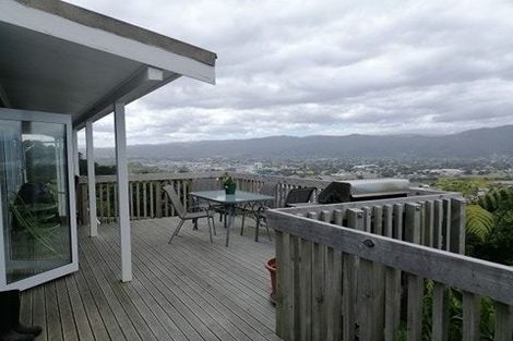 Photo of property in 5 Jacaranda Grove, Maungaraki, Lower Hutt, 5010
