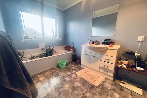 Photo of property in 5 Rimu Street, New Lynn, Auckland, 0600