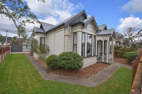 Photo of property in 242 Macandrew Road, Forbury, Dunedin, 9012