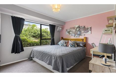 Photo of property in 3 Voltaire Court, Botany Downs, Auckland, 2010