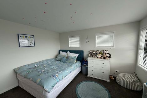 Photo of property in 79 Pupuke Road, Northcote, Auckland, 0627