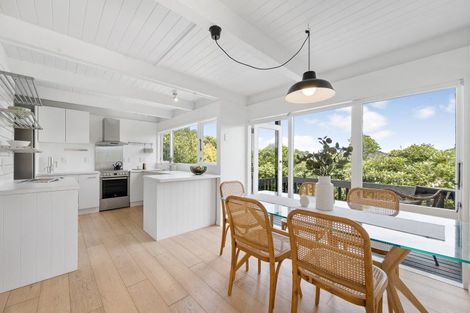 Photo of property in 16 Indira Place, Khandallah, Wellington, 6035