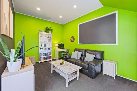 Photo of property in 16 Judkins Crescent, Cockle Bay, Auckland, 2014